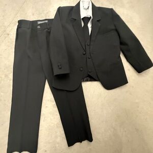 Spring Notion 5 Piece Boys Tuxedo Size 5